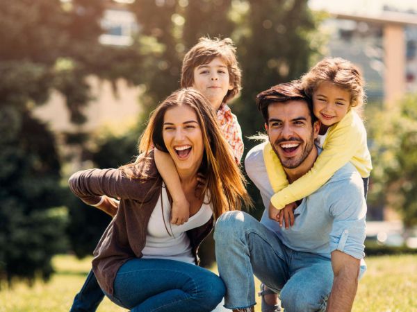 آیا اعضای خانواده مقیمان موقت کانادا می توانند به کانادا بروند؟